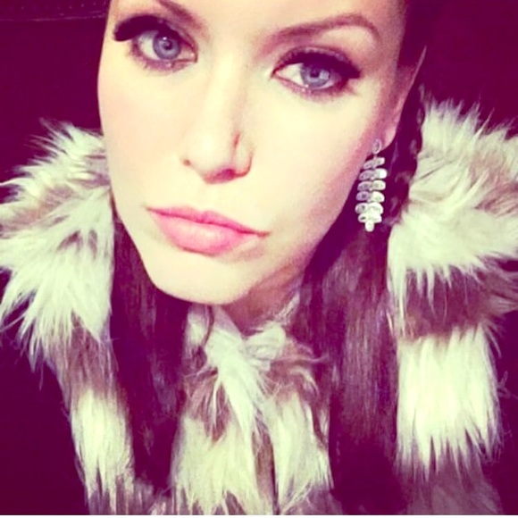 Meet your Posher, Elly - Picture 1 of 1